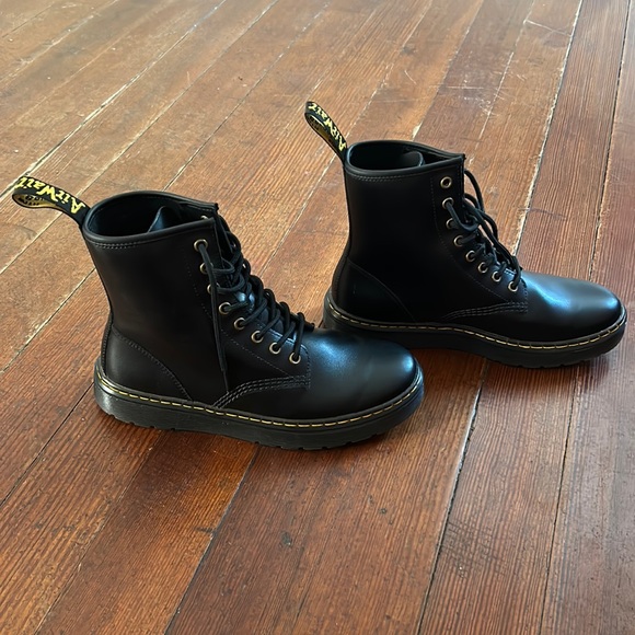 Dr. Martens Shoes - Black Dr. Martens